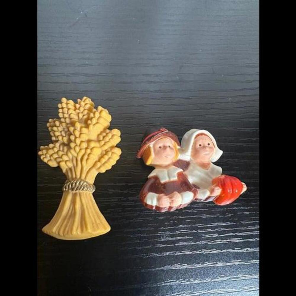 Hallmark Thanksgiving Pins - Wheat Sheaf & Pilgrim Couple